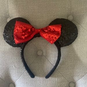 Minnie Mouse ears